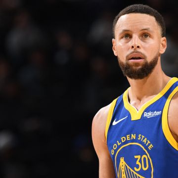 Mientras Stephen Curry siga lanzando, la historia seguirá escribiéndose a su favor. AFP / ARCHIVO