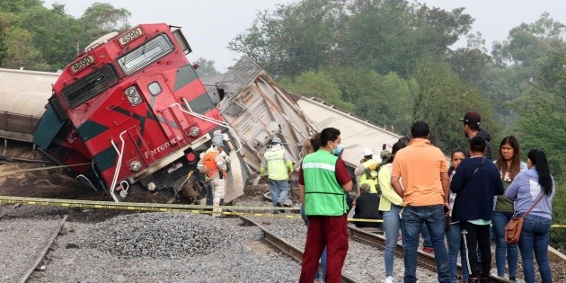 Tren Interoce&aacute;nico choca con un tr&aacute;iler en Chiapas