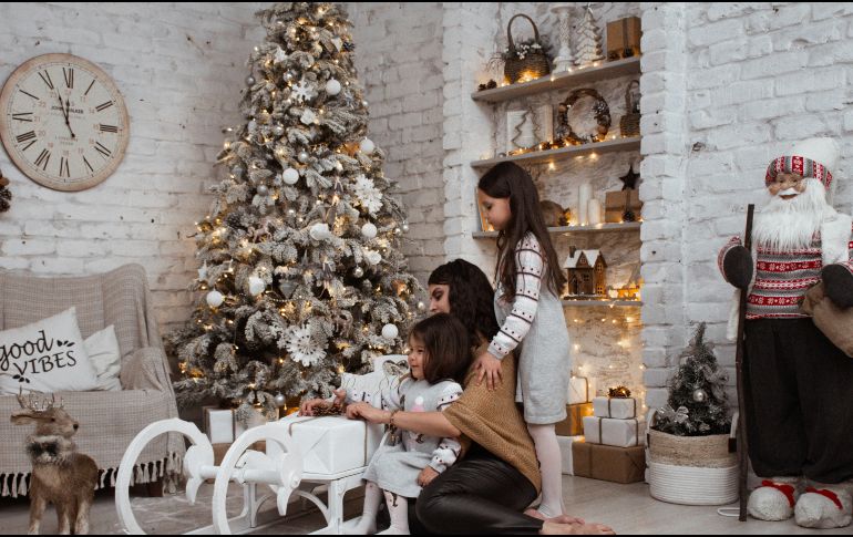 Hay diversas inteligencias artificiales con las que puedes crear fotos navideñas. UNSPLASH /  D. AKHMEDOVA