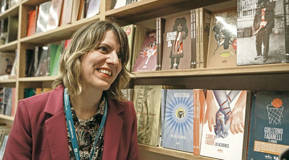 Daniela Tarazona concibe en “El corazón habitante” una máquina del tiempo hecha de palabras. EL INFORMADOR