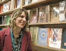 Daniela Tarazona concibe en “El corazón habitante” una máquina del tiempo hecha de palabras. EL INFORMADOR