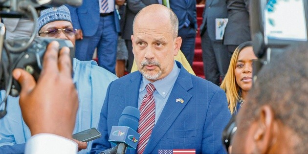 Estados Unidos: Donald Trump remueve a casi 30 diplom&aacute;ticos