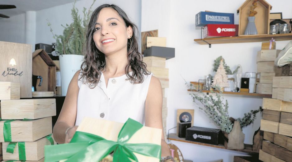 Valeria Castellanos transforma ideas en recuerdos únicos a través de regalos personalizados. EL INFORMADOR/ A. Navarro