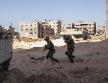 El Ejército israelí no cesa sus ataques en el Líbano, sobre todo en el sur, contra supuestos objetivos del grupo chií libanés. EFE / P. MARTÍNEZ