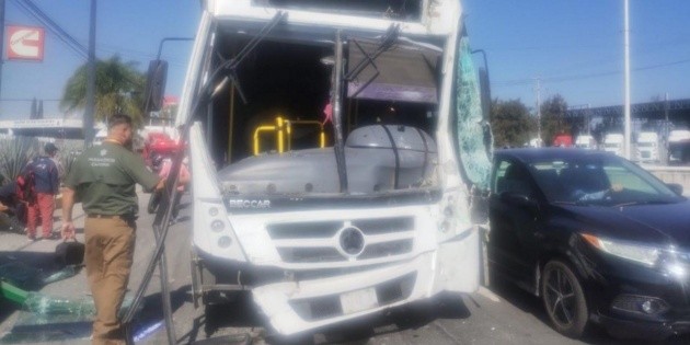 Accidente en carretera a Nogales; se reportan 40 lesionados