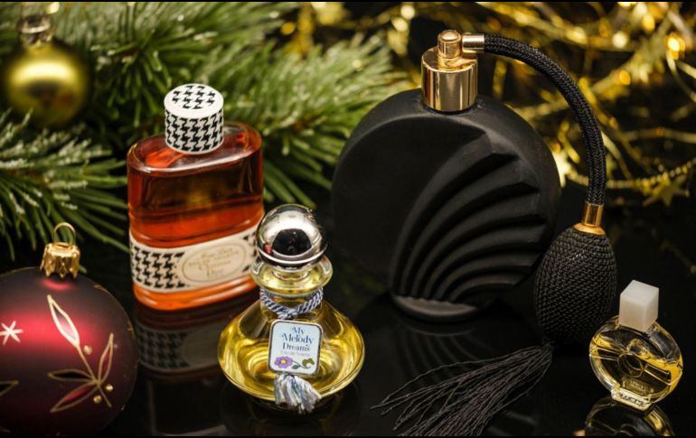 Los perfumes se han convertido en uno de los regalos más especiales de Navidad, capaces de transmitir emociones, recuerdos y estilo en cada aroma. PIXABAY