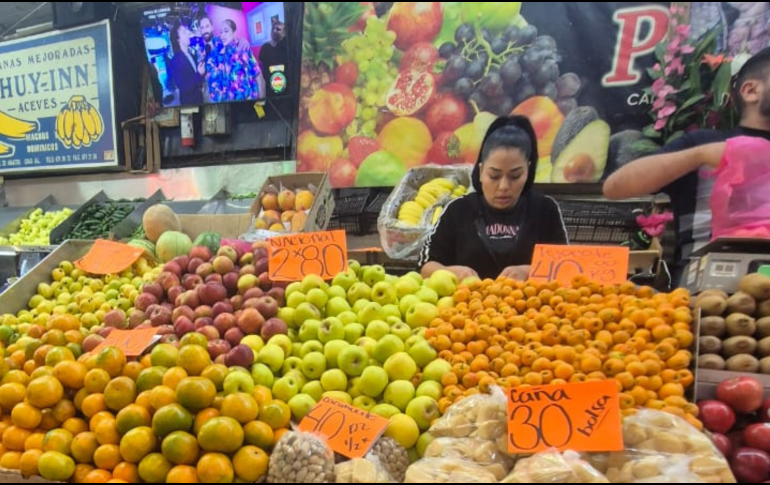 En esta temporada navideña la guayaba también incrementó su precio y actualmente se vende hasta en 40 pesos. EL INFORMADOR /  J. VELAZCO