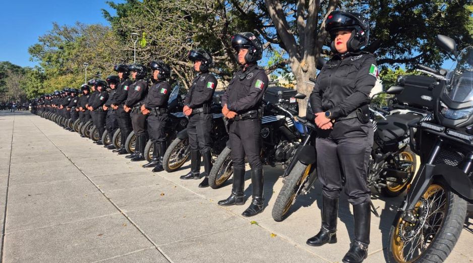 El acto protocolario para la entrega de las motos se llevó a cabo en el parque 