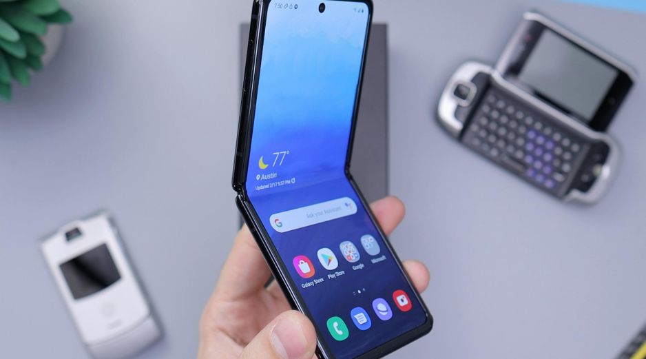 Todavía falta más de un año para el posible lanzamiento del Samsung Galaxy Z Fold 8, previsto para julio de 2026. UNSPLASH / D. ROMERO