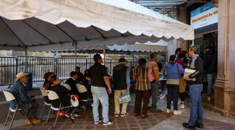 Las personas que no realicen el pago de su refrendo durante 2025 y estén obligadas a sustituir las placas, deberán cubrir en 2026 el costo del cambio que será superior a los dos mil 500 pesos. EL INFORMADOR/ A. Navarro