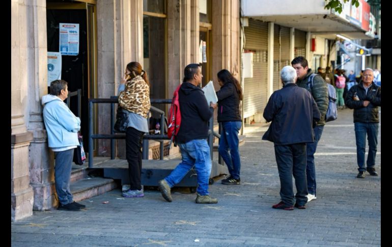 Las personas que no realicen el pago de su refrendo durante 2025 y estén obligadas a sustituir las placas, deberán cubrir en 2026 el costo del cambio que será superior a los dos mil 500 pesos. EL INFORMADOR/ A. Navarro