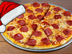 Little Caesars busca consentir a sus clientes con un toque extra de sabor durante la temporada navideña. CANVA