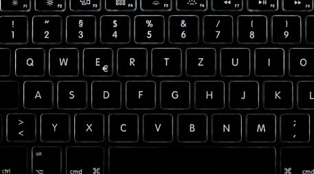 Antes de comenzar cualquier procedimiento, se recomienda apagar la computadora y desconectar el teclado. Unsplash