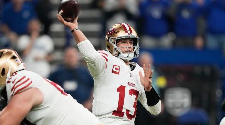Brock Purdy (#13) lanzó cinco pases de anotación, el mejor registro en lo que va de su carrera. AP/C. Kaster