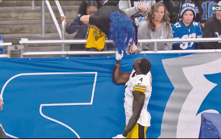 Metcalf se confrontó con un aficionado de los Lions antes de la primera mitad del partido del domingo; hubo un jalón e intento de golpe. ESPECIAL