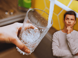 Existen algunos mitos acerca del agua que proviene del grifo. ESPECIAL / CANVA