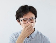 Aunque es un problema común, los malos olores en el baño pueden causar incomodidad al recibir visitas si no se eliminan de manera adecuada. CANVA