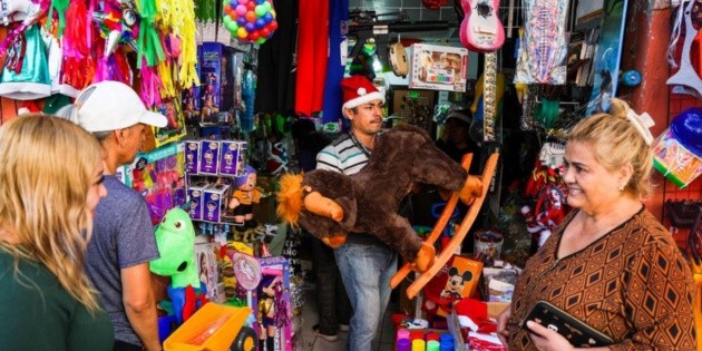 Navidad 2025: Tapat&iacute;os abarrotan comercios del Centro Hist&oacute;rico por compras navide&ntilde;as