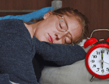 La siesta debe entenderse como un complemento ocasional y no como una solución permanente al cansancio crónico. ESPECIAL / CANVA