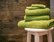 La humedad persistente genera un ambiente oscuro y cálido donde los microbios pueden multiplicarse con facilidad. Unsplash