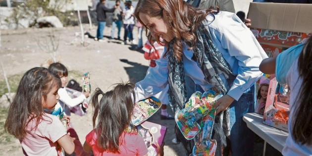 Regalan paquetes navide&ntilde;os a familias ind&iacute;genas de Tlajomulco