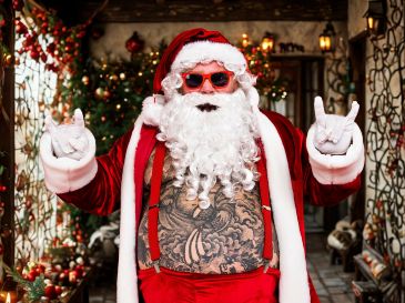 Las plataformas de IA sugieren que mezclar estos temas con clásicos del rock genera una atmósfera diferente que tus invitados no olvidarán tan fácil. ESPECIAL / CANVA