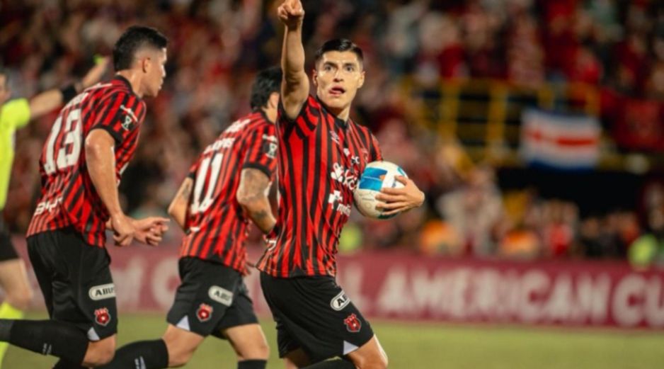 Cisneros se consolidó como una pieza clave del equipo, siendo parte fundamental en la conquista de la Copa Centroamericana de Concacaf 2025. INSTAGRAM/ @ronaldocm97.
