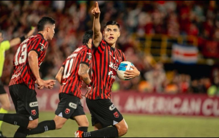 Cisneros se consolidó como una pieza clave del equipo, siendo parte fundamental en la conquista de la Copa Centroamericana de Concacaf 2025. INSTAGRAM/ @ronaldocm97.