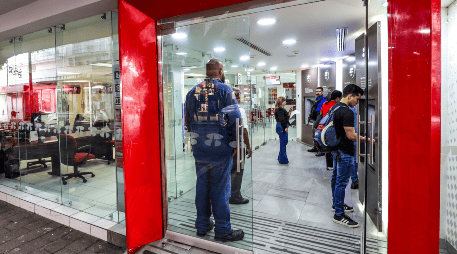 La mayoría de los bancos no abre en Navidad, por lo que se recomienda planear con anticipación los movimientos financieros. EL INFORMADOR/ARCHIVO