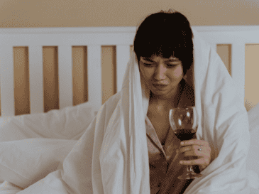 Disfrutar de las celebraciones también implica tomar medidas para cuidar el organismo y mantenerse con energía al día siguiente. CANVA