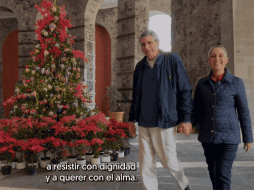 Acompañada por su esposo Jesús María Tarriba, la Mandataria federal señaló que lo más importante no es lo material, sino los valores, el amor por los demás. el amor por la familia y el amor a México. ESPECIAL