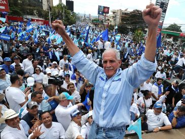 Nasry Asfura fue respaldado por Donald Trump, quien días antes de las elecciones, afirmó que era el único candidato hondureño con el que el gobierno estadounidense estaría dispuesto a trabajar. EFE/G. Amador