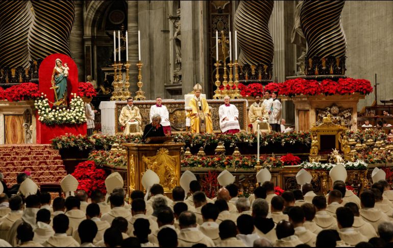 El papa León XIV volvió a celebrar la misa de Navidad en la basílica de San Pedro, algo que no ocurría desde 1994. EFE/G. Lami
