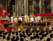 El papa León XIV volvió a celebrar la misa de Navidad en la basílica de San Pedro, algo que no ocurría desde 1994. EFE/G. Lami
