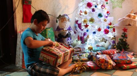 Juguetes, ropa, artículos escolares y bicicletas son los principales regalos que reciben los niños. EL INFORMADOR/Archivo