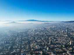 Las partículas contaminantes fueron originadas por la combustión de gasolina o diésel en automotores, pero también por la quema de fogatas, pirotecnia o polvo. EL INFORMADOR / ARCHIVO