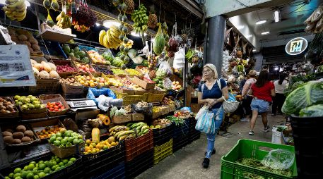 La mayoría de los clientes, indicó, pagan con tarjeta de débito los precios que ella fija en dólares, pero que cobra en bolívares a la tasa oficial del Banco Central de Venezuela (BCV).  EFE/ARCHIVO