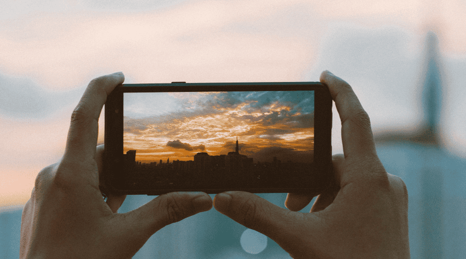 Tanto Samsung como Apple apuestan por estrategias distintas. UNSPLASH / C. LE