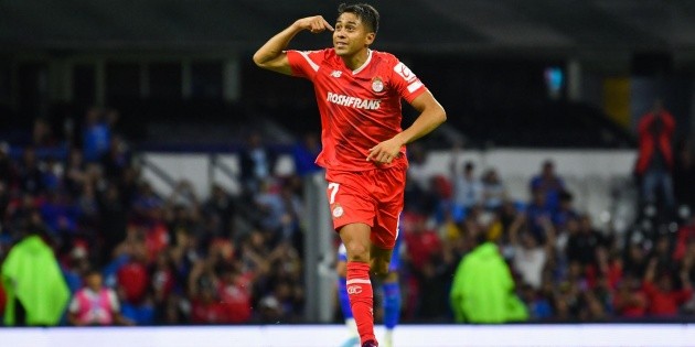 Le&oacute;n anuncia el fichaje de Juanpi Dom&iacute;nguez