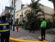 El gobierno de Perú ha reiterado que respetarán la inmunidad diplomática de la embajada mexicana, pero no da el salvoconducto permita a Betssy Chávez abandonar el país legalmente. AP/M. Mejía