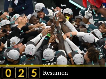 El pasado mes de febrero, los Philadelphia Eagles humillaron a los Kansas City Chiefs (40-22), sumando así su segundo trofeo Vince Lombardi. ESPECIAL / AFP y CANVA