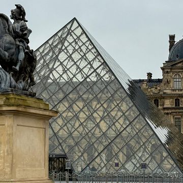 La  pirámide  del Louvre ahora es un orgullo en Francia. EFE/ARCHIVO