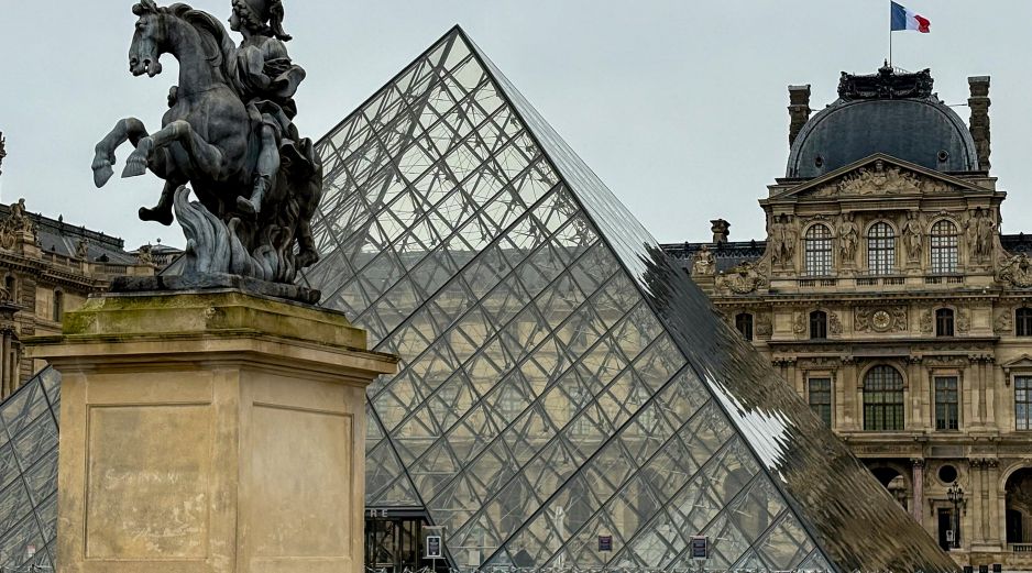 La  pirámide  del Louvre ahora es un orgullo en Francia. EFE/ARCHIVO
