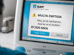 De acuerdo con el SAT, se pueden generar sanciones que van de 3 mil 850 a 11 mil 540 pesos por no cumplir con esto. ESPECIAL/ChatGPT