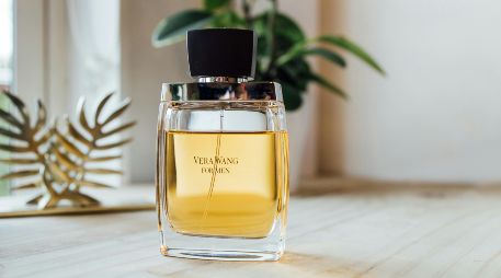 Hay diversidad de perfumes para todos los gustos que se pueden usar en la fiesta de Año Nuevo. UNSPLASH / D. ALYS