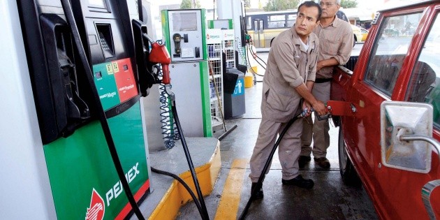 Gobierno asegura que precio de gasolina regular se mantendrá estable en 2026
