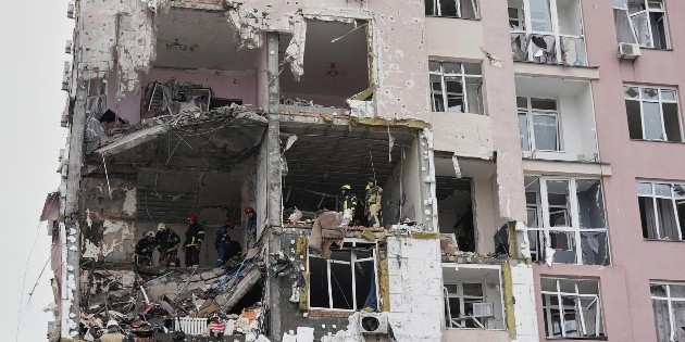 Rusia ataca en Kiev antes del esperado encuentro entre Trump y Zelenski