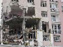 Rescatistas trabajan en un edificio dañado por un ataque ruso en Kiev, Ucrania. AP/E. Lukatsky