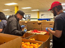 El supermercado de alimentos ha establecido un punto estratégico de recaudación con el objetivo de proporcionar tres millones de comidas antes del 31 de diciembre. EFE/ M. Viqueira
