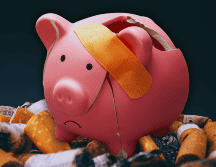 Aunque el ajuste al precio de los cigarros aplica a partir de 2026, en algunas tiendas ya han empezado a realizar el cambio. ESPECIAL / CANVA